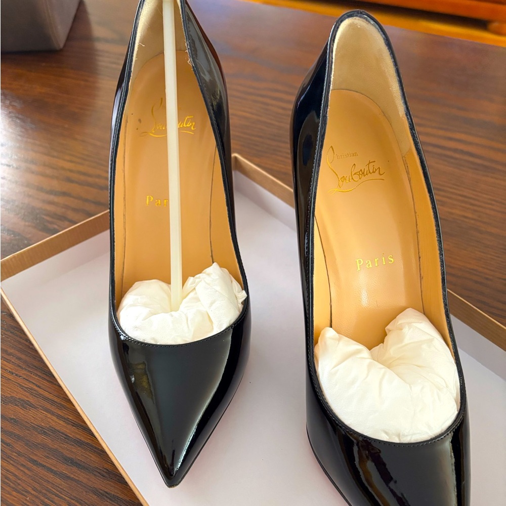 Christian Louboutin Pigalle Patent Heels, size 37 1/2 (US 7)